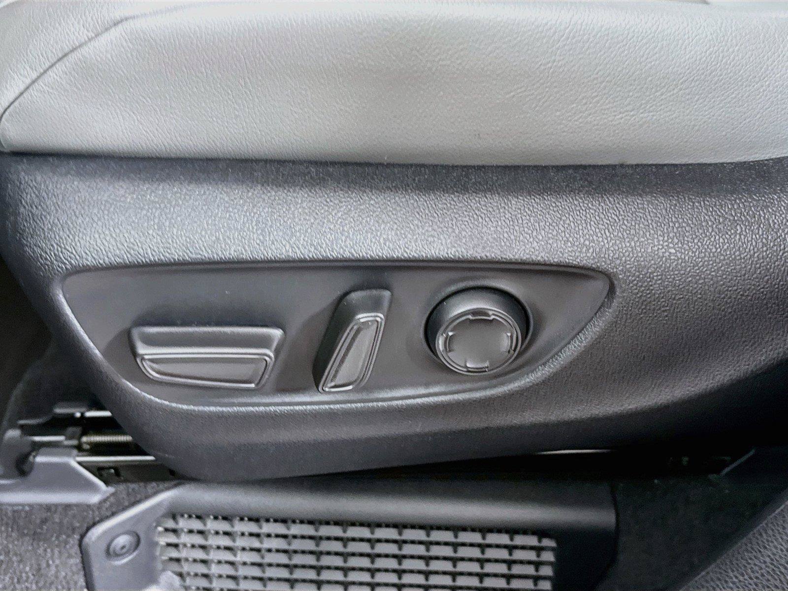 Certified 2026 Toyota Sienna XLE FWD image 32
