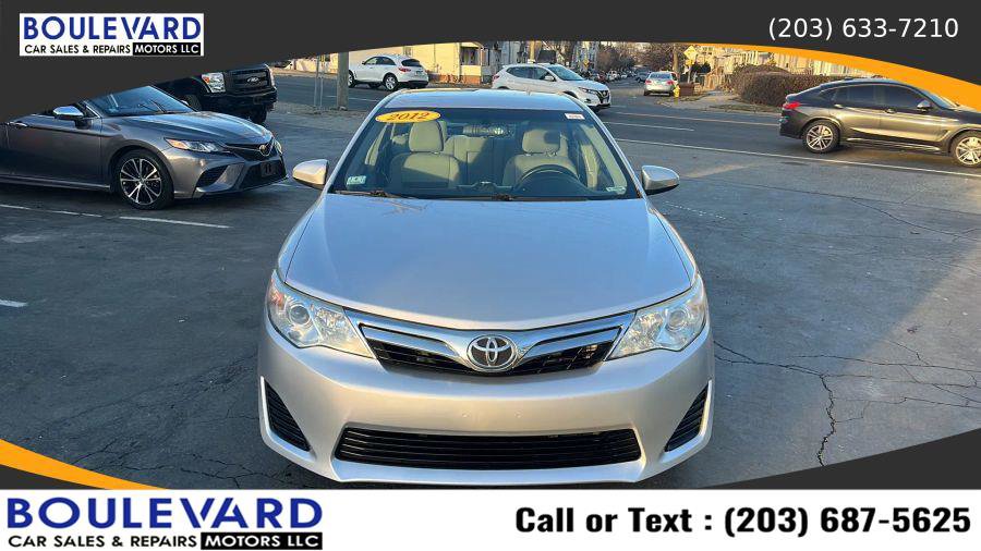 Used 2012 Toyota Camry L image 4