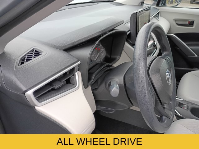Used 2025 Toyota Corolla Cross L AWD/4WD image 11