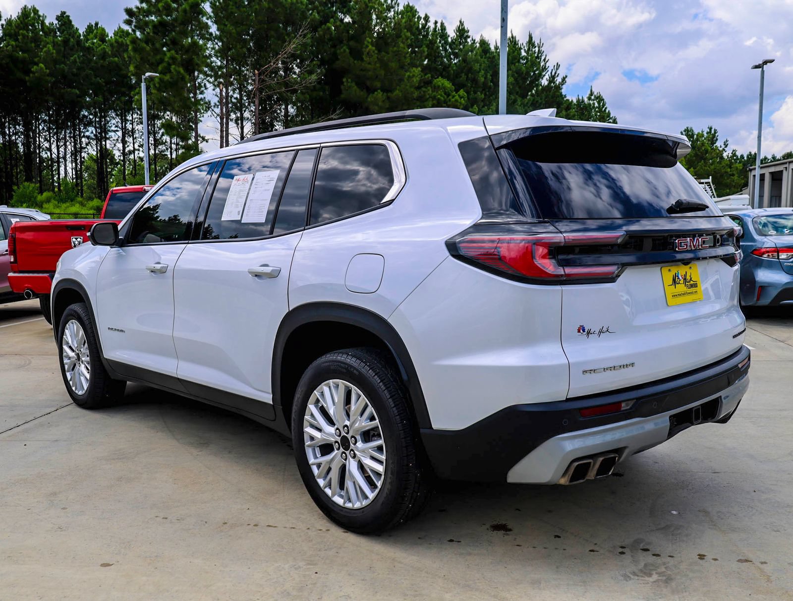 Used 2024 GMC Acadia Elevation w/ Luxury Package FWD image 5