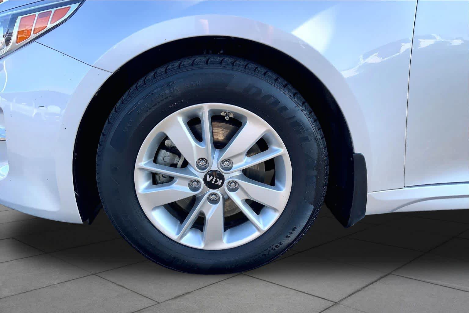 Used 2017 Kia Optima LX FWD image 11
