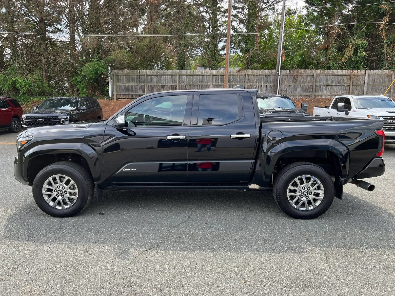 Used 2025 Toyota Tacoma Limited AWD/4WD image 7