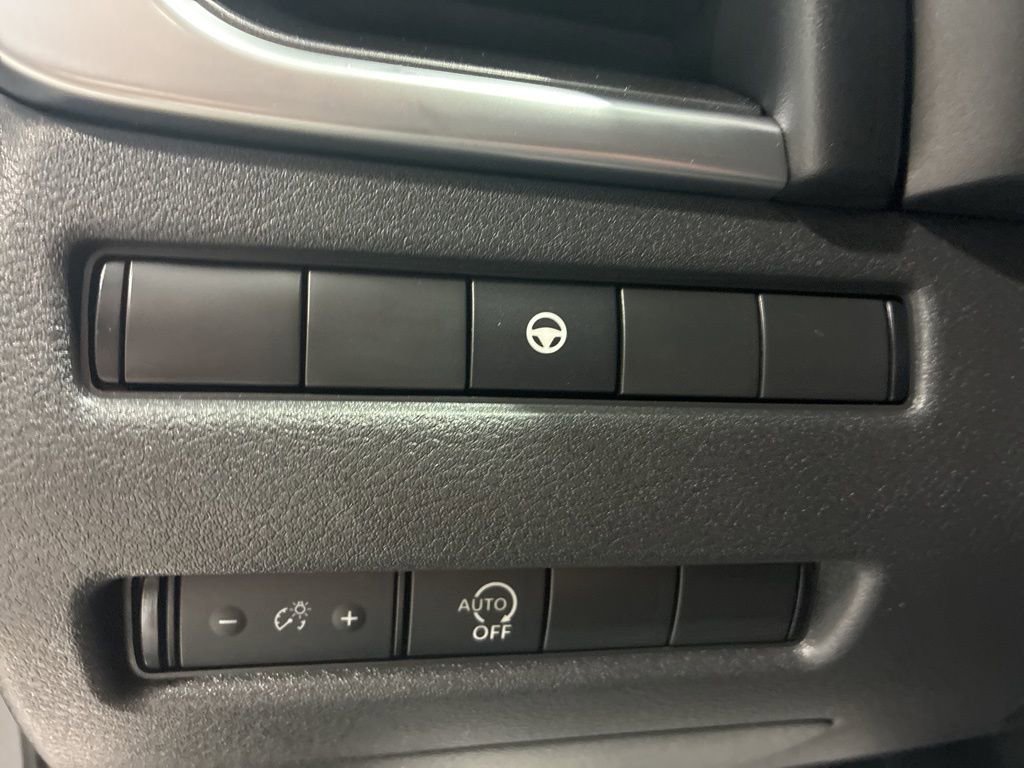 Used 2023 Nissan Rogue SV image 16