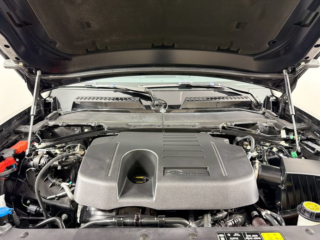 Certified 2023 Land Rover Defender 130 SE AWD/4WD image 32
