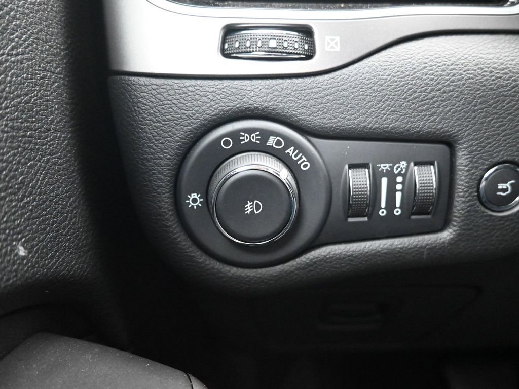 Used 2022 Jeep Cherokee Limited image 20