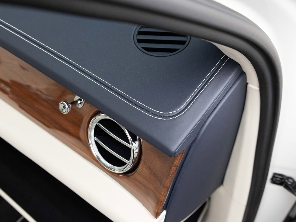 Used 2024 Bentley Bentayga image 77