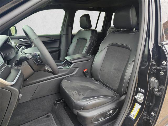 Used 2025 Jeep Grand Cherokee Altitude image 16