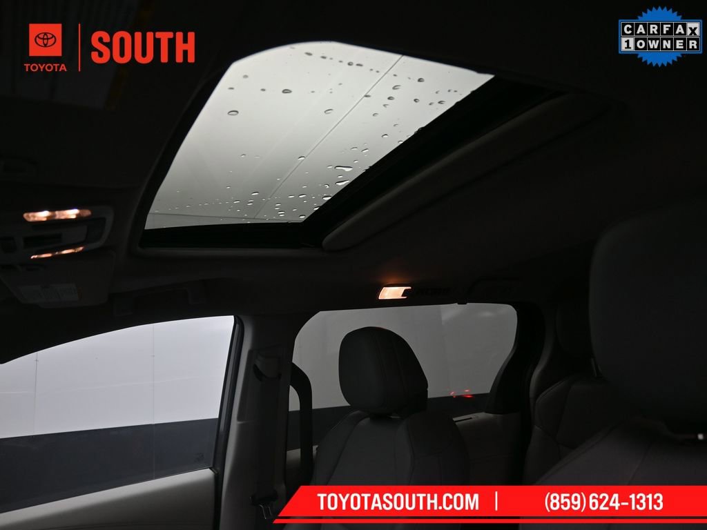 Used 2023 Toyota Sienna XLE image 23
