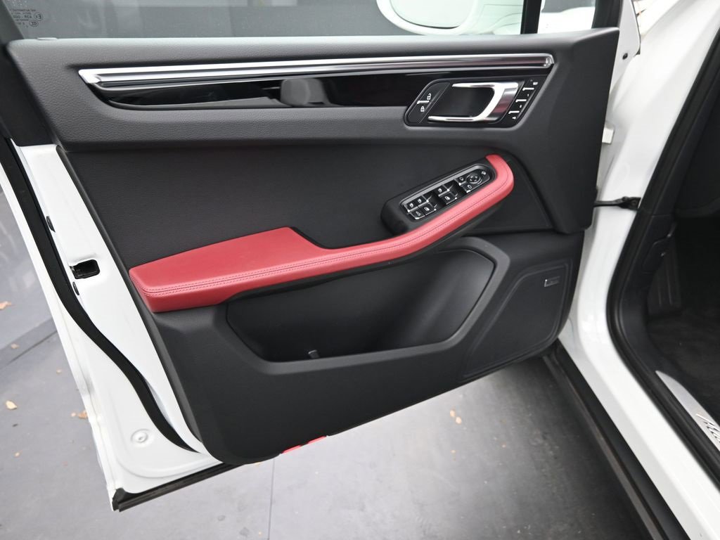 Used 2023 Porsche Macan S image 18