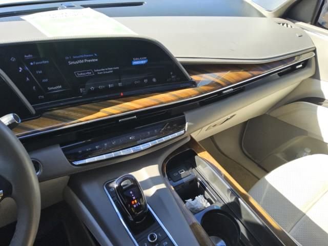 Used 2024 Cadillac Escalade ESV Sport Platinum w/ LPO, ONYX Package image 4