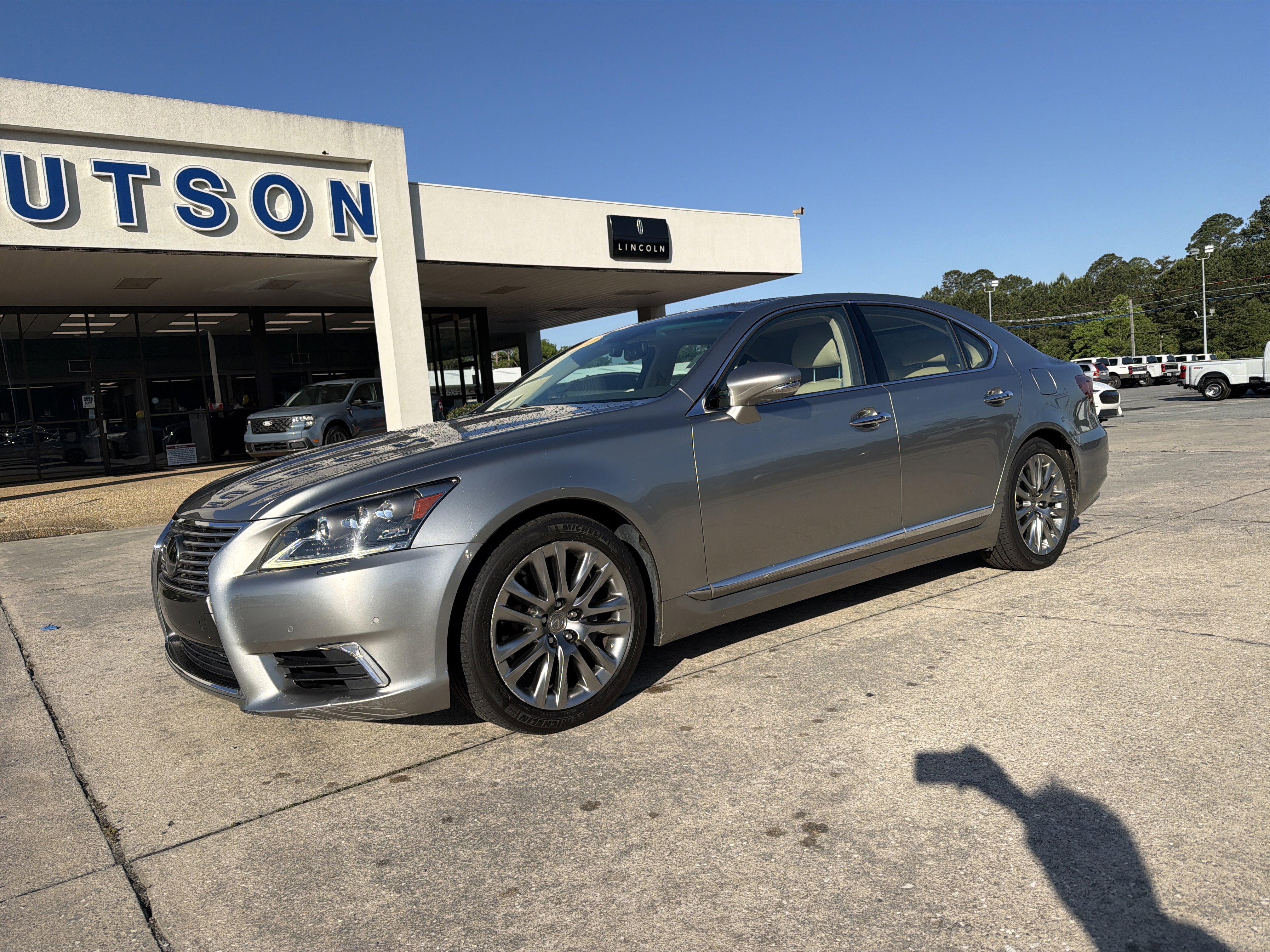 Used 2017 Lexus LS 460 RWD image 3