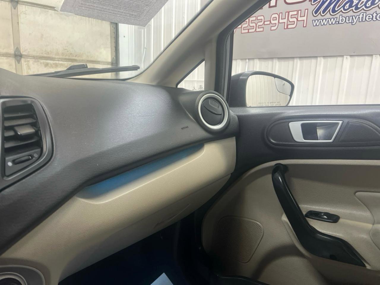 Used 2014 Ford Fiesta SE FWD image 14