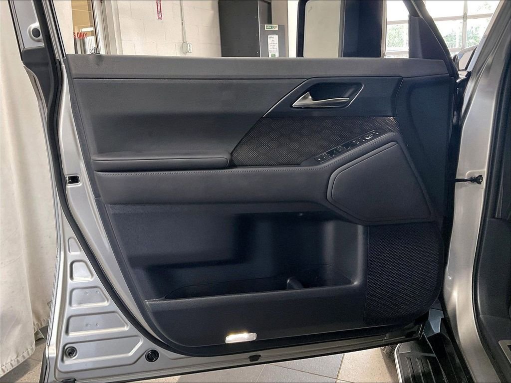 Used 2024 Lexus GX 550 w/ Accessory Package (2T) AWD/4WD image 9
