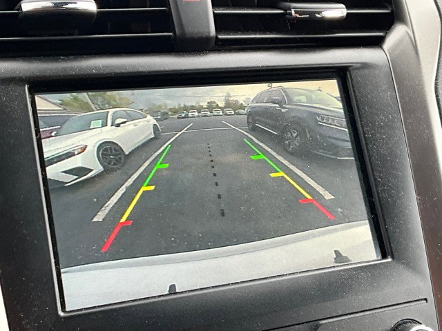 Used 2020 Ford Fusion SE image 4