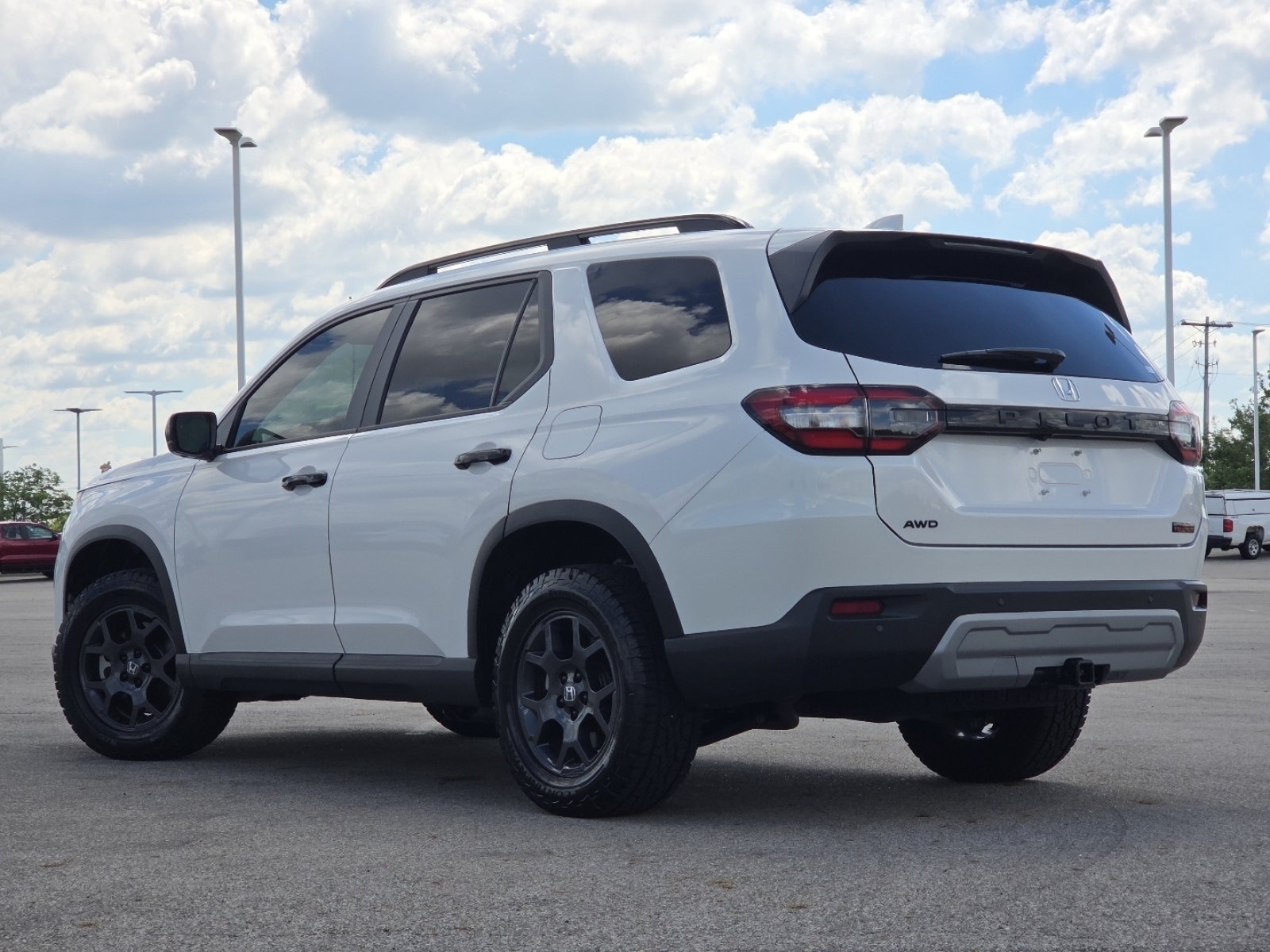 Used 2025 Honda Pilot TrailSport image 17