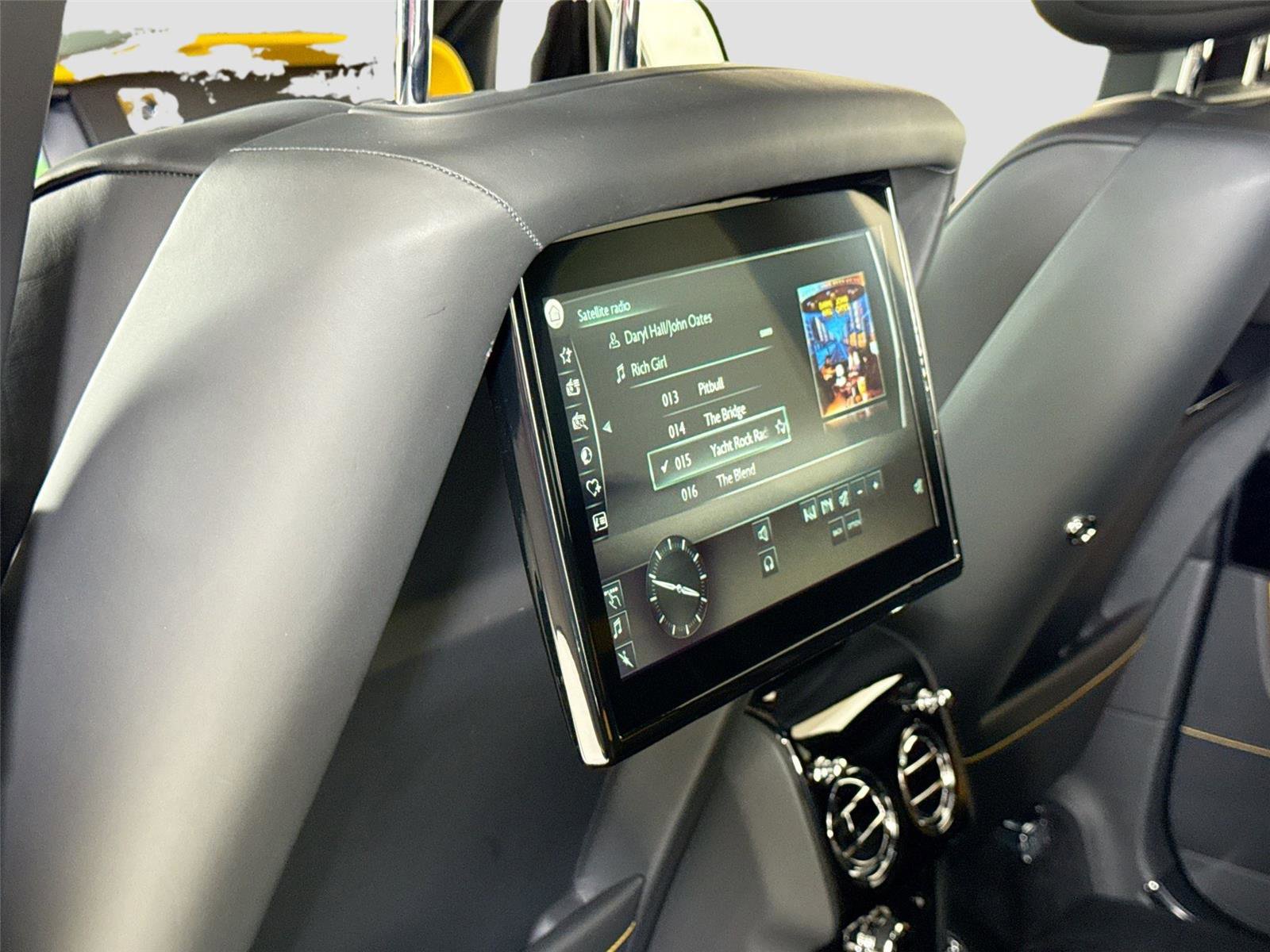 Used 2022 Rolls-Royce Cullinan w/ Interior Detailing Package image 27