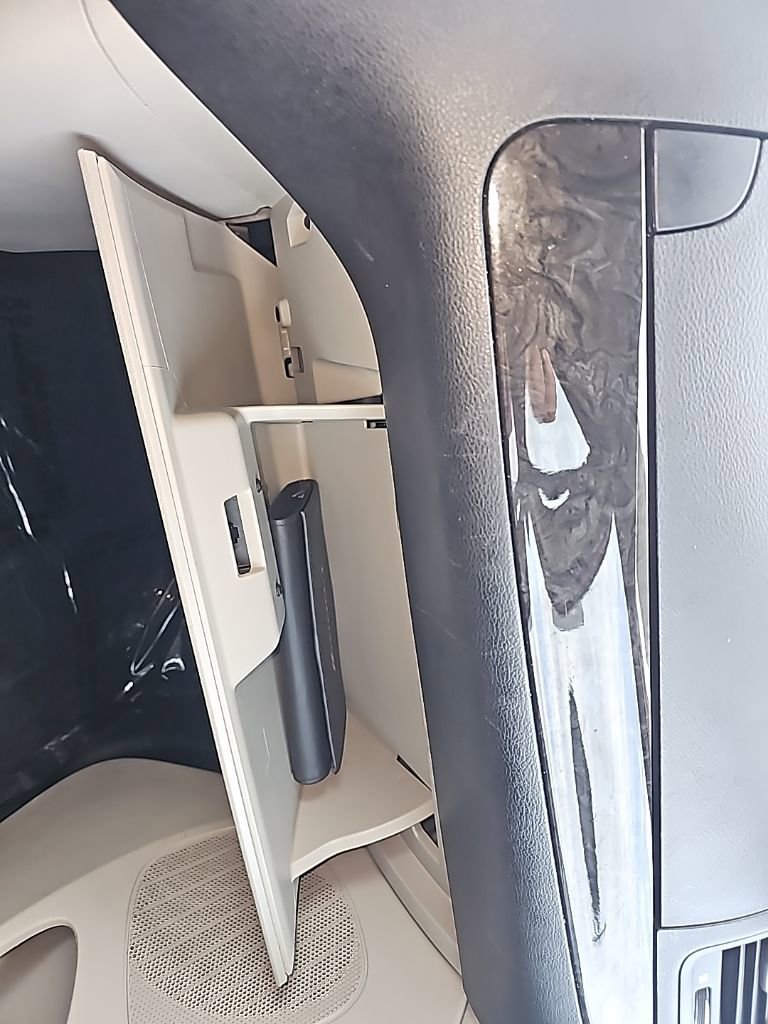 Used 2016 Dodge Grand Caravan American Value Package w/ UConnect Hands-Free Group image 23