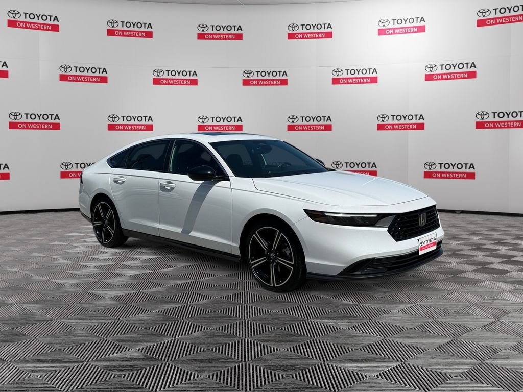 Used 2025 Honda Accord Sport image 3