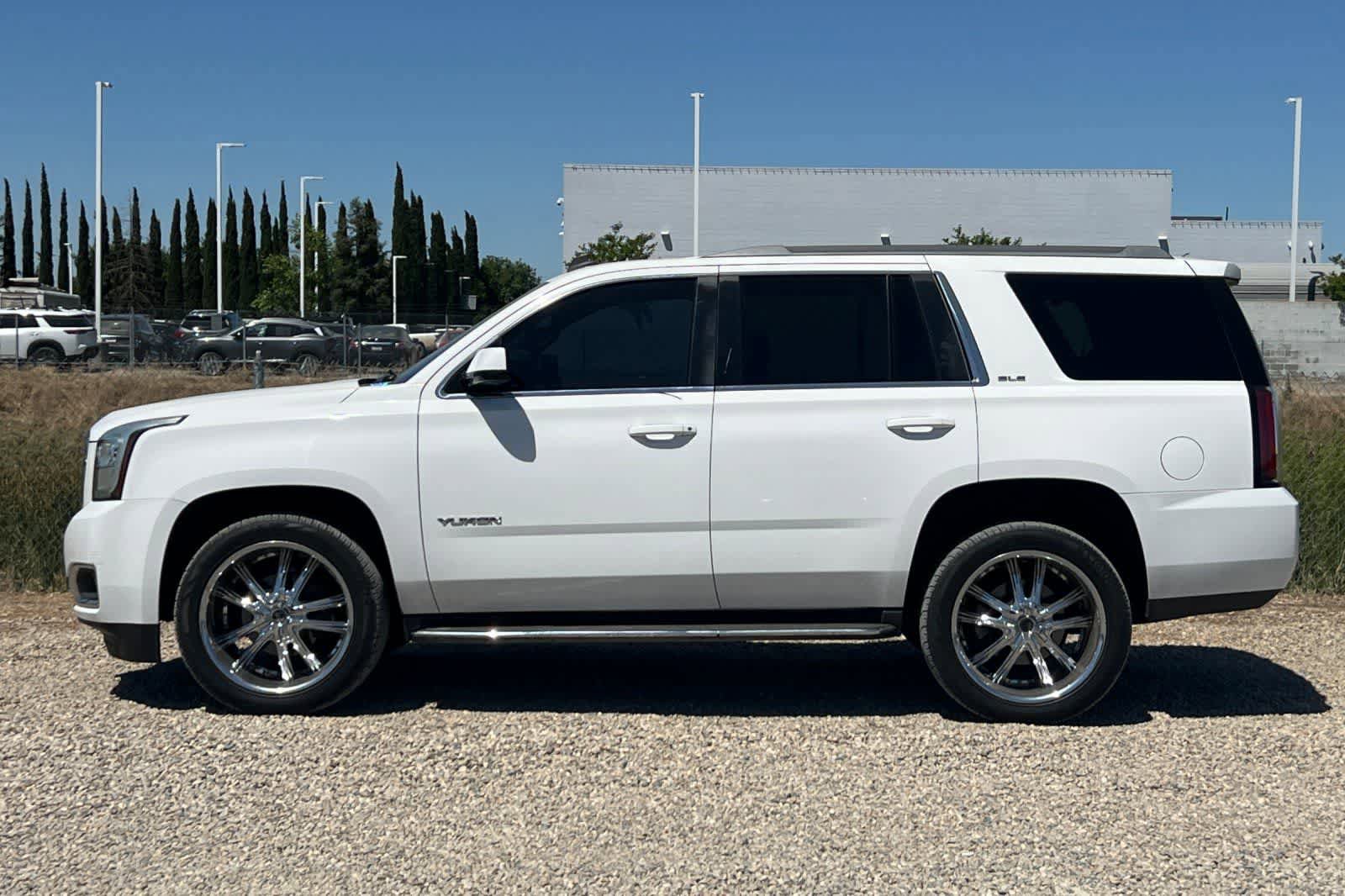 Used 2015 GMC Yukon SLE RWD image 6