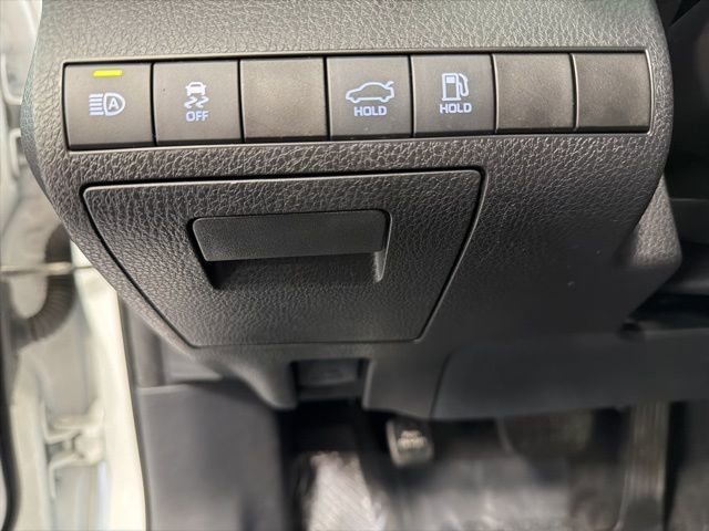 Used 2019 Toyota Camry SE image 11