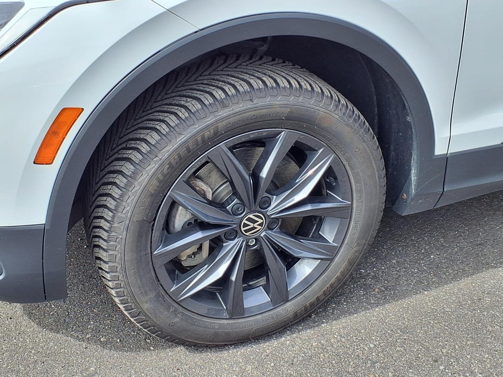 Used 2022 Volkswagen Tiguan SE AWD/4WD image 25
