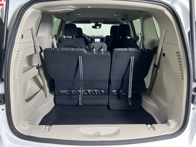 Used 2023 Chrysler Voyager LX image 24