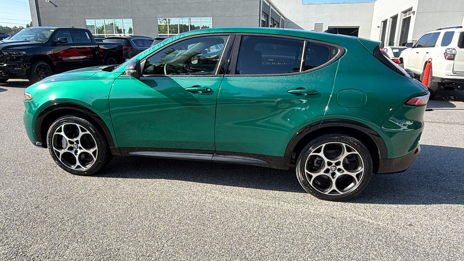 Used 2025 Alfa Romeo Tonale AWD/4WD image 11