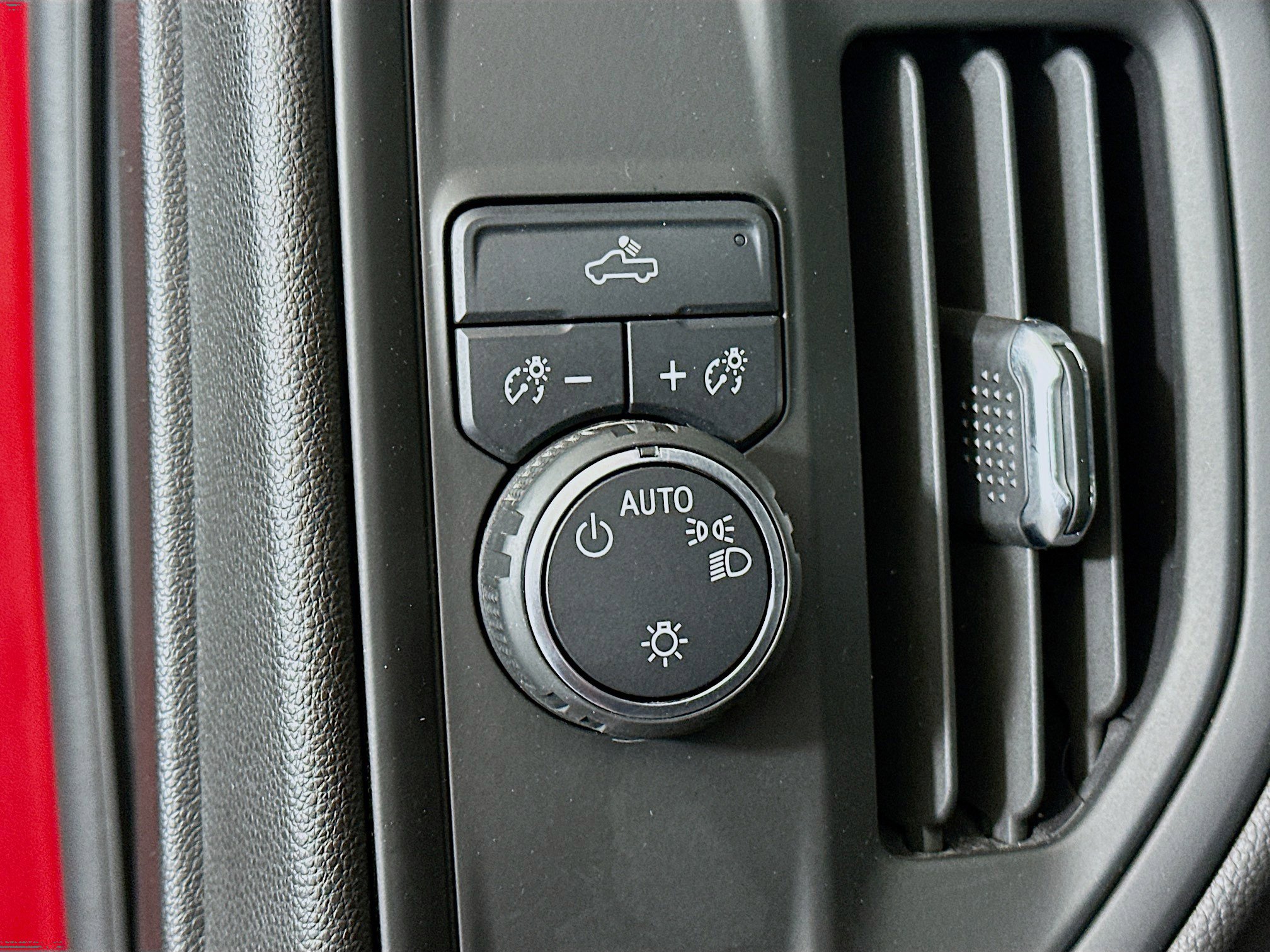 Used 2025 Chevrolet Silverado 1500 Custom image 16