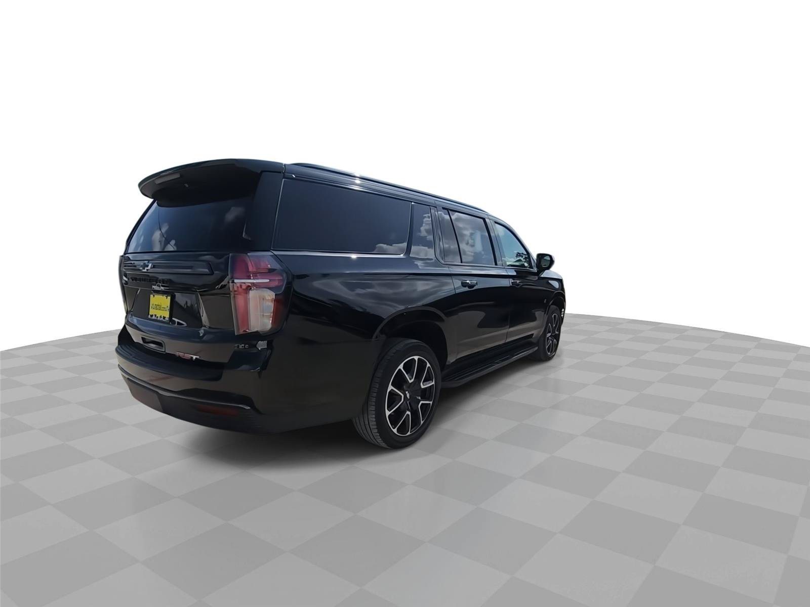 Used 2021 Chevrolet Suburban RST w/ Rear Media and Nav Package RWD image 8