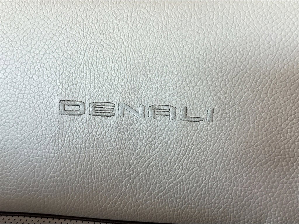 Used 2024 GMC Yukon XL Denali w/ Advanced Technology Package image 20