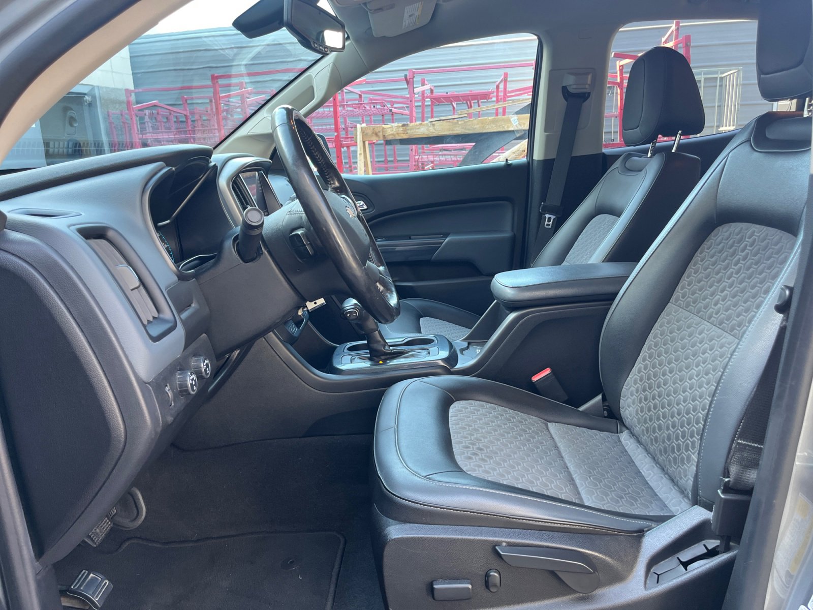 Used 2019 Chevrolet Colorado Z71 AWD/4WD image 12