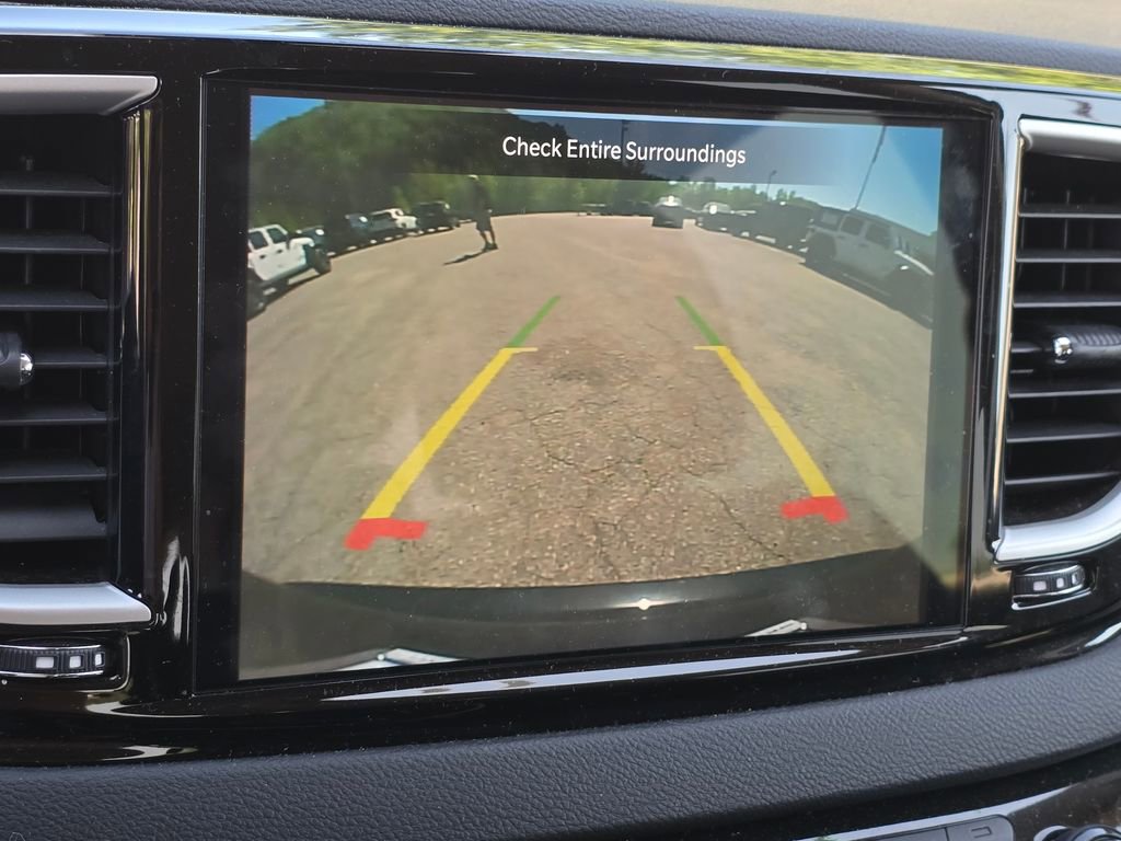 Used 2023 Chrysler Pacifica Touring-L image 8