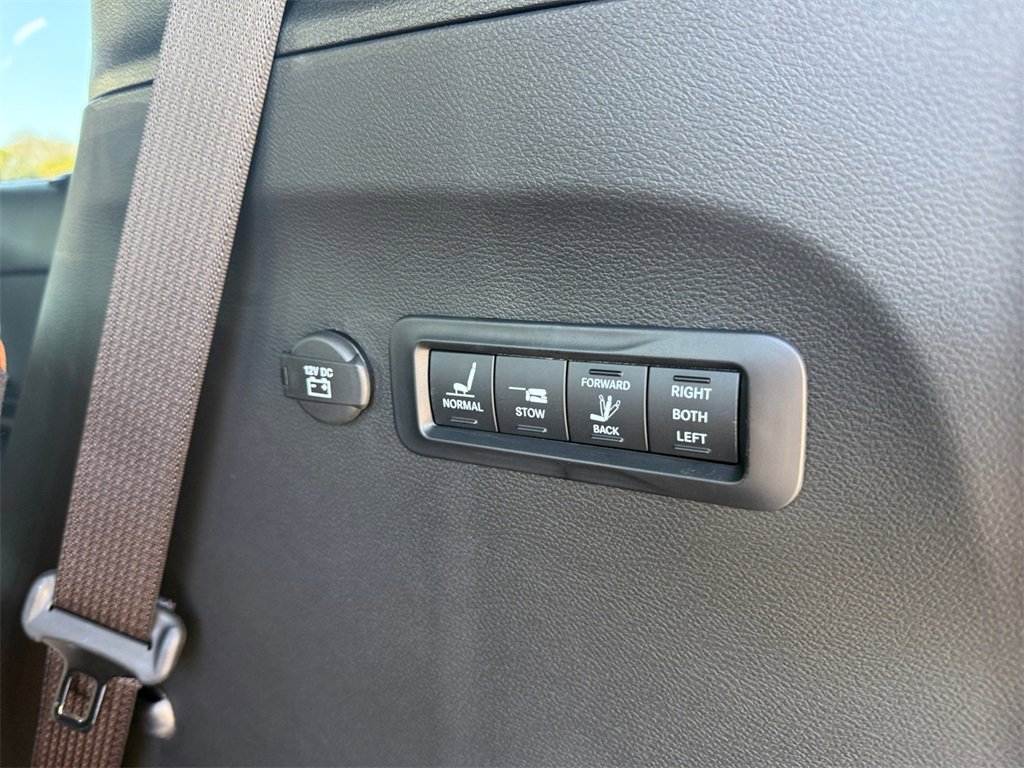 New 2026 Chrysler Pacifica Pinnacle image 32