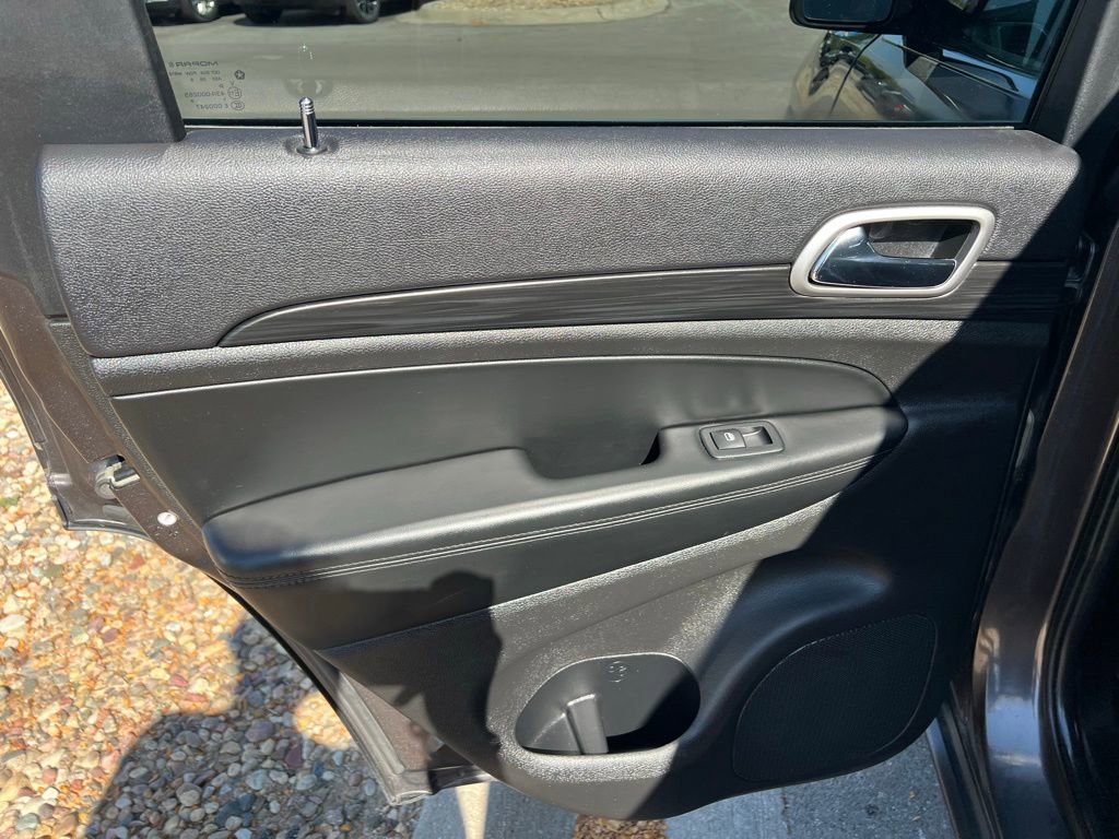 Used 2020 Jeep Grand Cherokee Laredo image 18