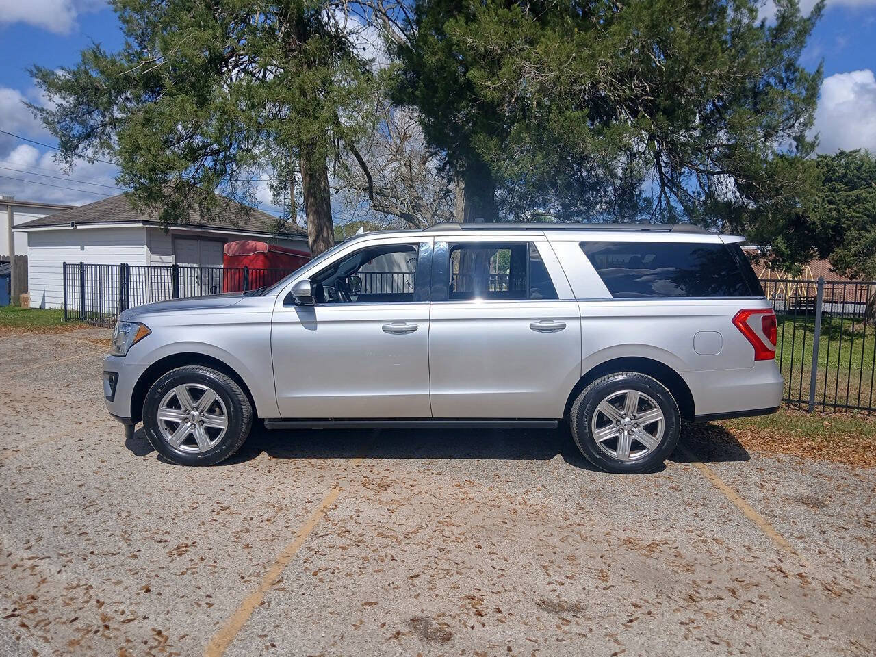 Used 2019 Ford Expedition Max XLT w/ Equipment Group 202A RWD image 4