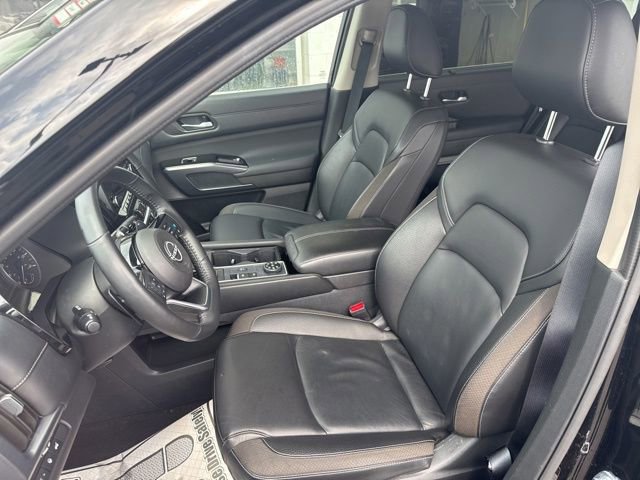 Used 2025 Nissan Pathfinder SL AWD/4WD image 18