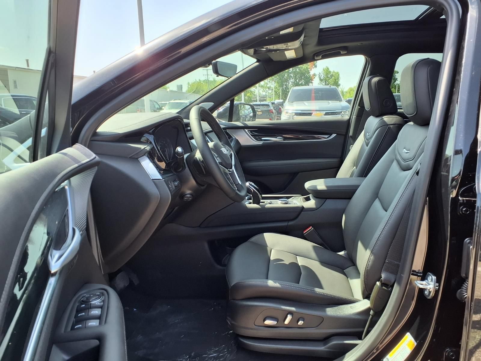 New 2026 Cadillac XT5 Premium Luxury w/ LPO, Floor Liner Package AWD/4WD image 13