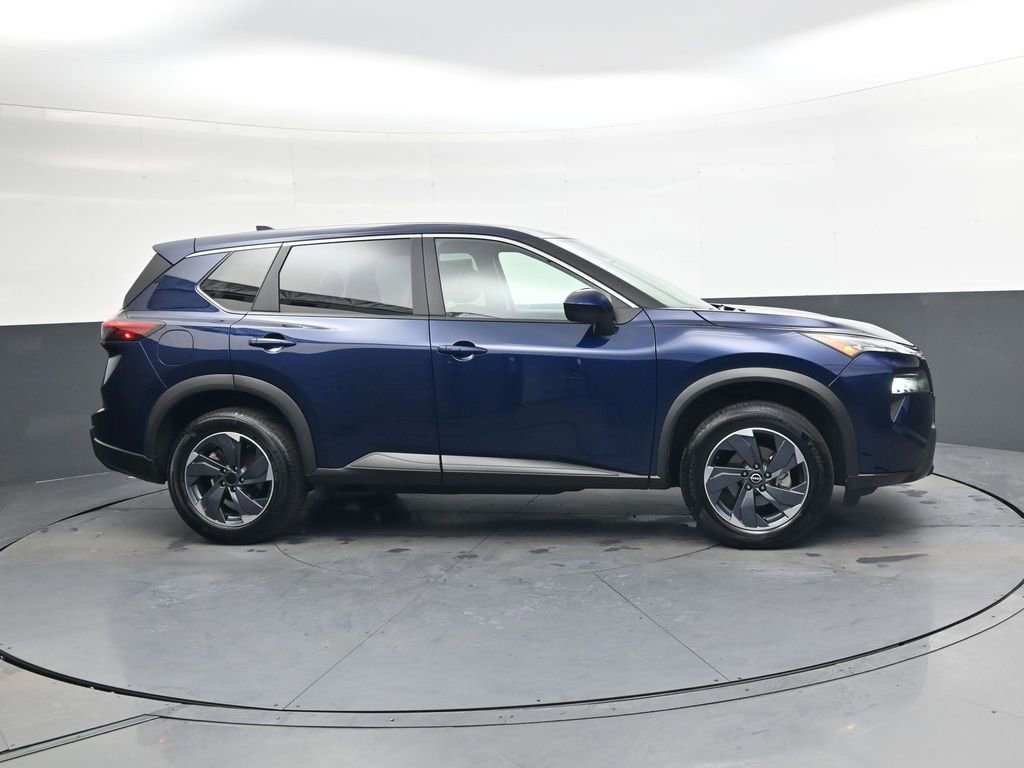 Used 2025 Nissan Rogue SV image 3