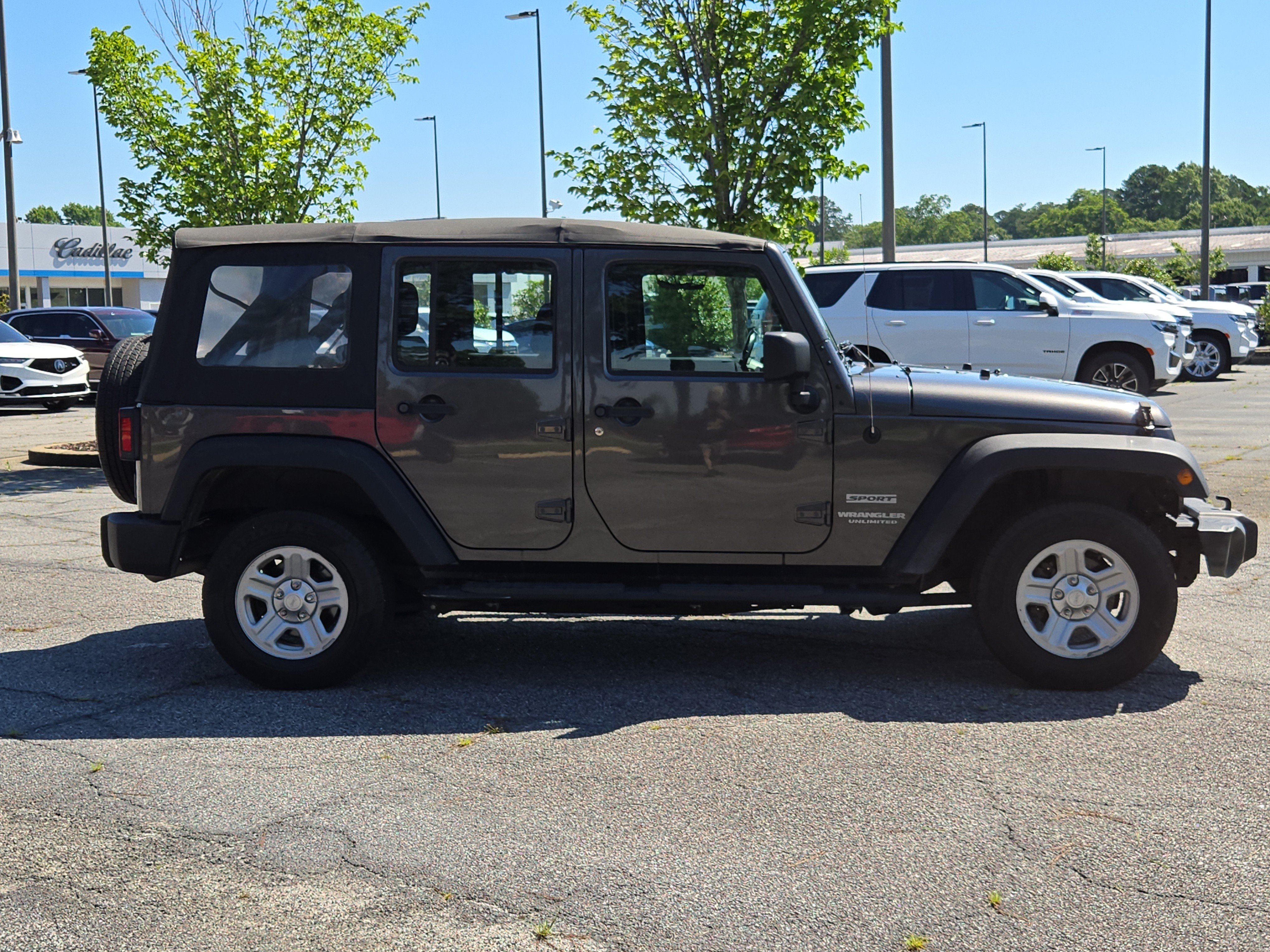 Used 2017 Jeep Wrangler Unlimited Sport w/ Connectivity Group AWD/4WD image 7