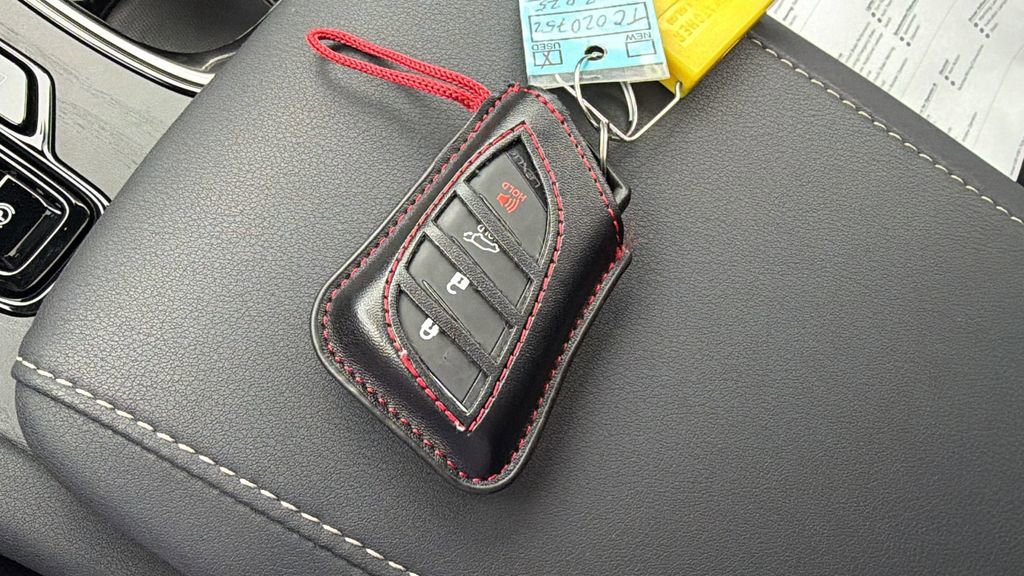 Certified 2025 Lexus RX 500h F Sport w/ Convenience Package image 33