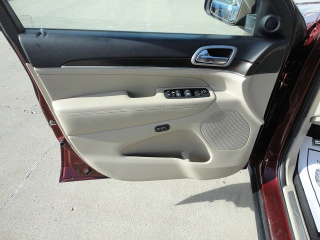 Used 2018 Jeep Grand Cherokee Limited AWD/4WD image 3