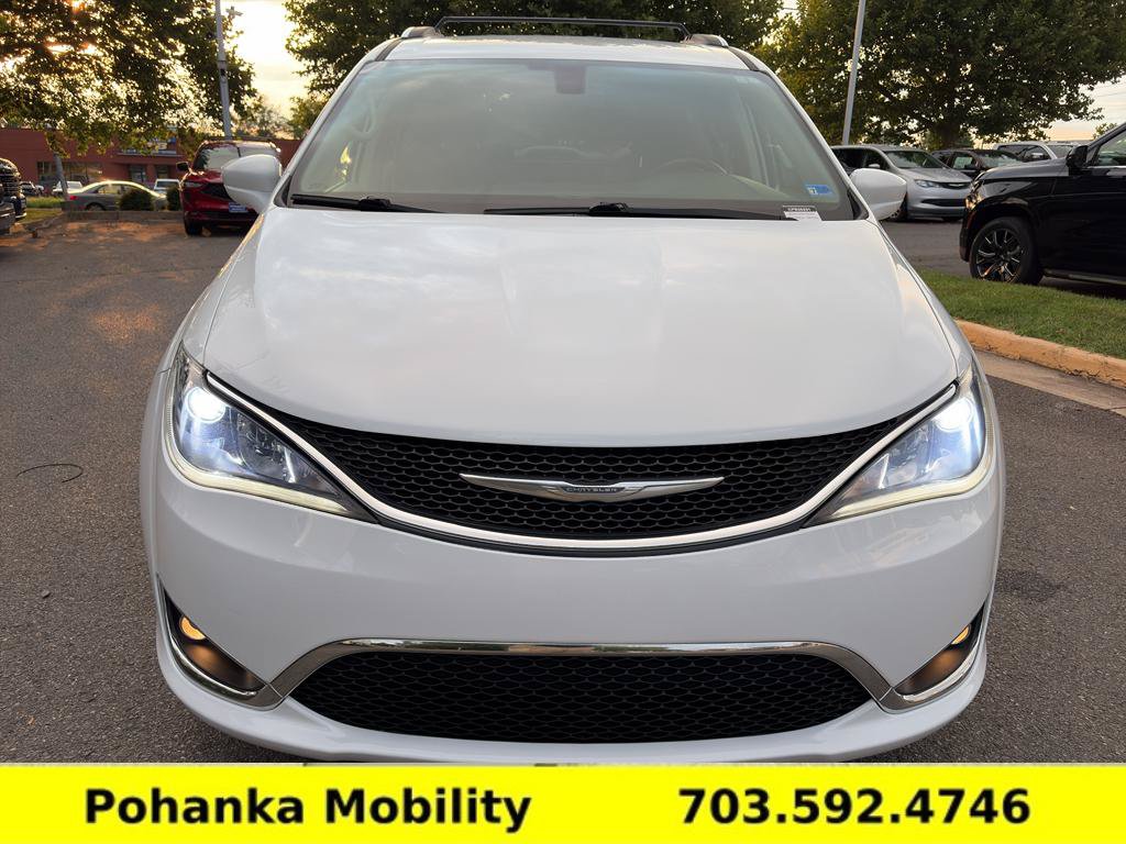 Used 2018 Chrysler Pacifica Touring-L FWD image 3