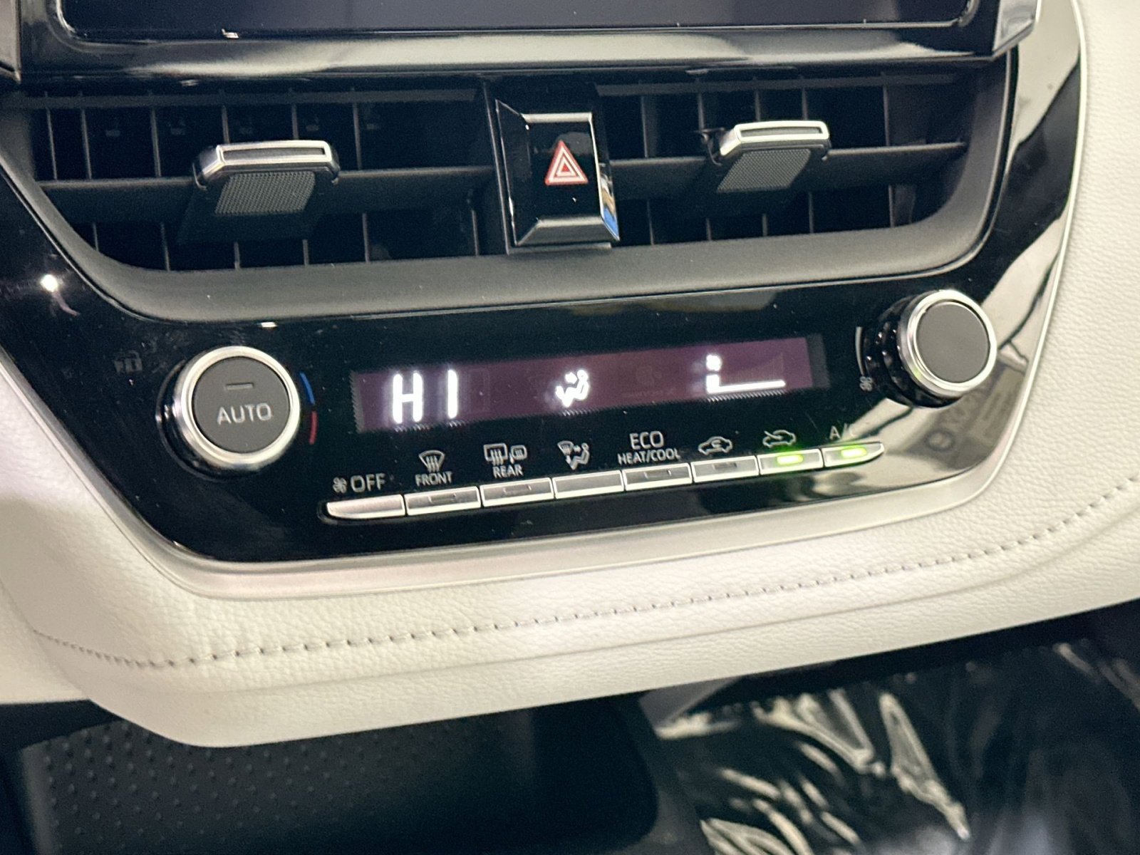 Used 2023 Toyota Corolla SE image 25