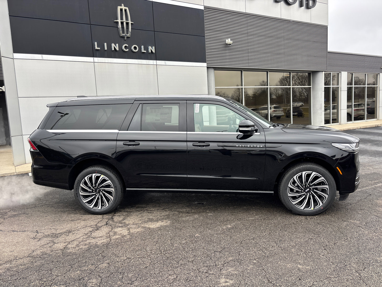 New 2026 Lincoln Navigator L Black Label AWD/4WD image 8