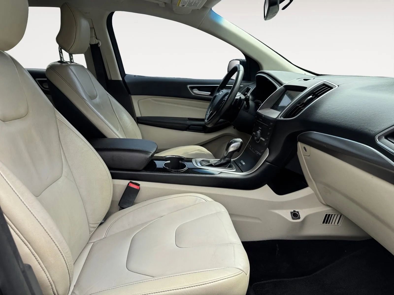 Used 2016 Ford Edge Titanium FWD image 9