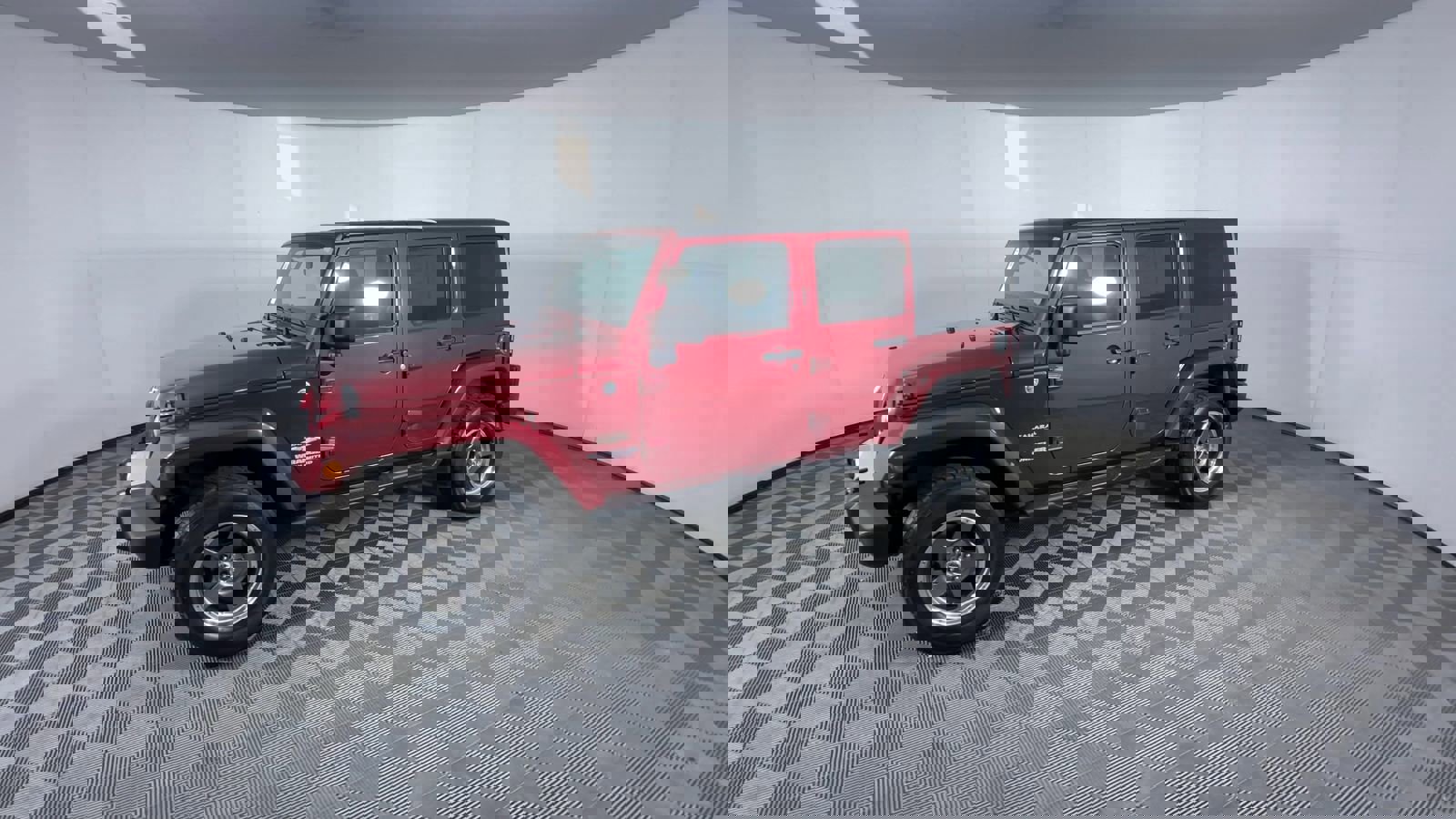 Used 2012 Jeep Wrangler Unlimited Sahara w/ Connectivity Group image 4