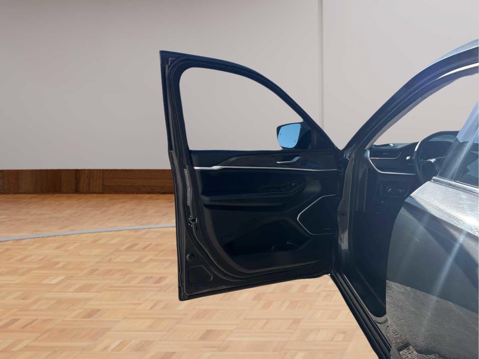 Used 2022 Jeep Grand Cherokee L Limited image 10