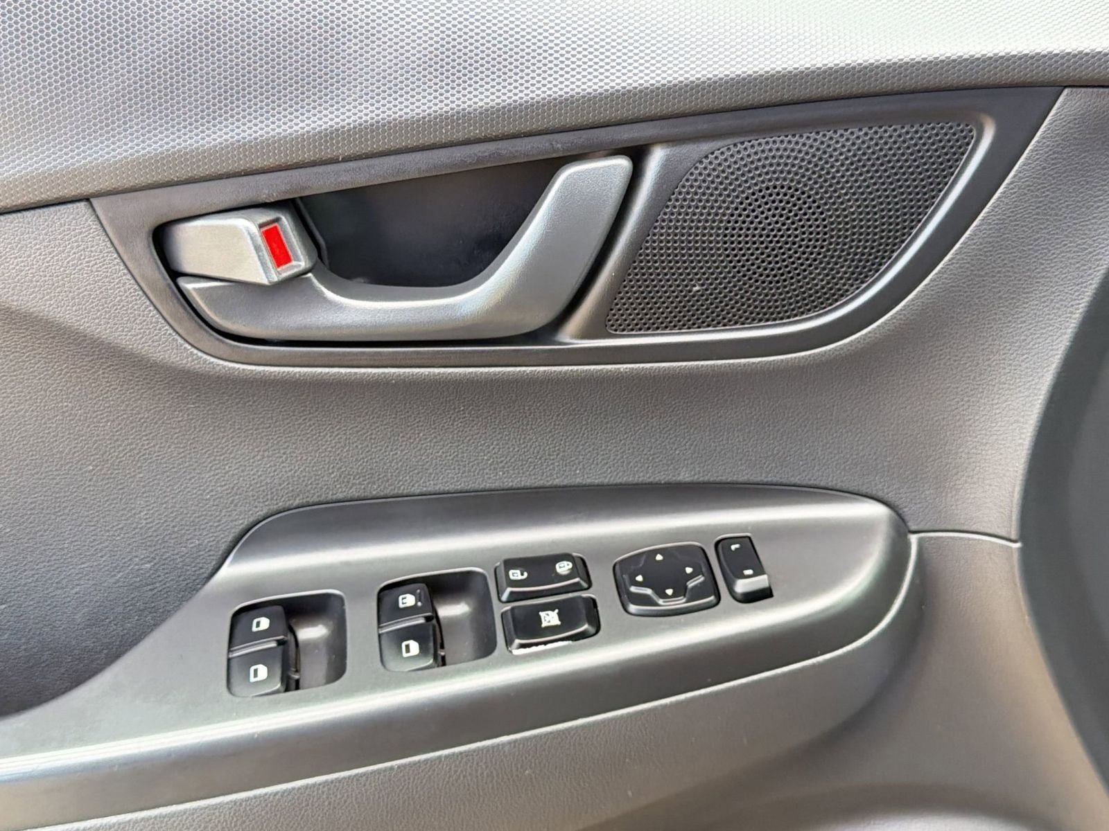 Used 2021 Hyundai Kona SE image 21