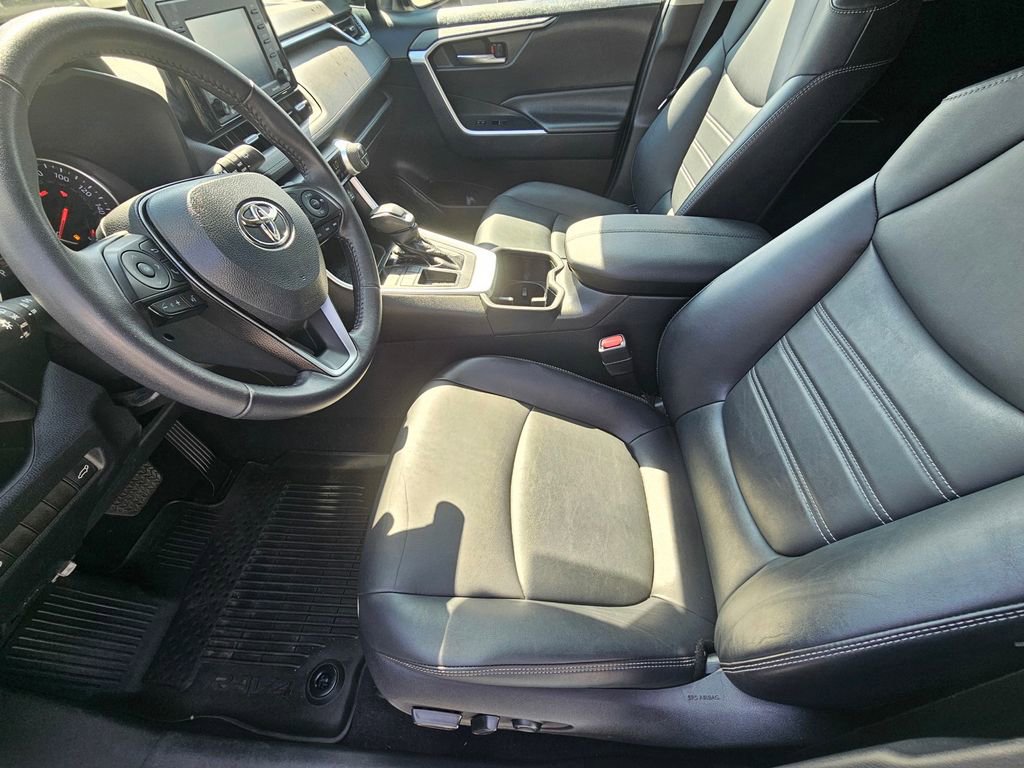 Used 2022 Toyota RAV4 XLE Premium image 16