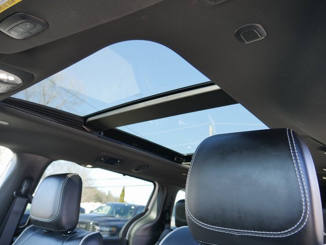 Used 2023 Chrysler Pacifica Limited w/ S Appearance Package image 18